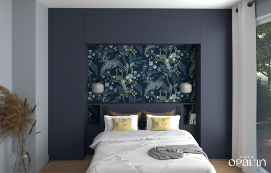 Conception de tête de lit sur mesure bleu nuit avec rangements et papier peint floral à Angers
